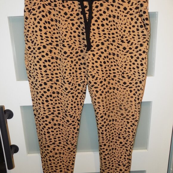 The Little Bum Bums Leopard Mama Jogger Sweatpants in size L for women feature a - Picture 2 of 3